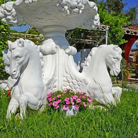 Villa Fofo - Beautiful Sea Front Villa With 650M2 Garden Nea Kallikrateia Εξωτερικό φωτογραφία