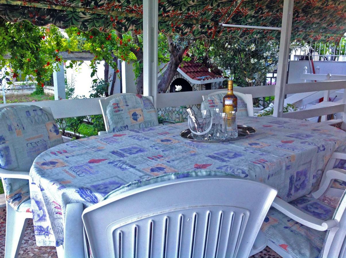 Villa Fofo - Beautiful Sea Front Villa With 650M2 Garden Nea Kallikrateia Εξωτερικό φωτογραφία