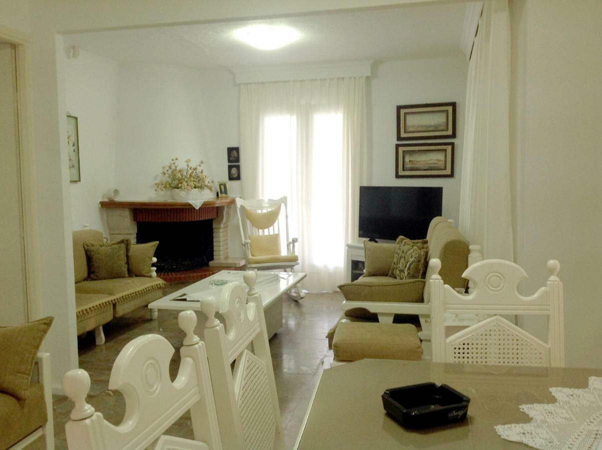 Villa Fofo - Beautiful Sea Front Villa With 650M2 Garden Nea Kallikrateia Εξωτερικό φωτογραφία