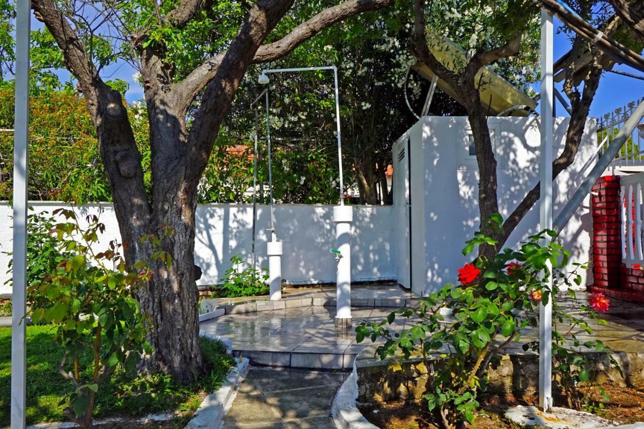 Villa Fofo - Beautiful Sea Front Villa With 650M2 Garden Nea Kallikrateia Εξωτερικό φωτογραφία