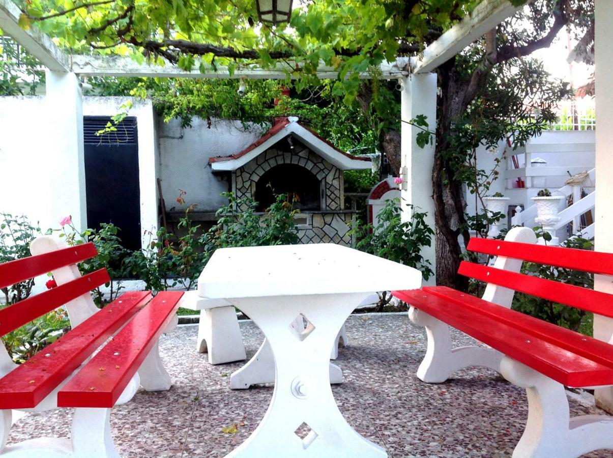 Villa Fofo - Beautiful Sea Front Villa With 650M2 Garden Nea Kallikrateia Εξωτερικό φωτογραφία