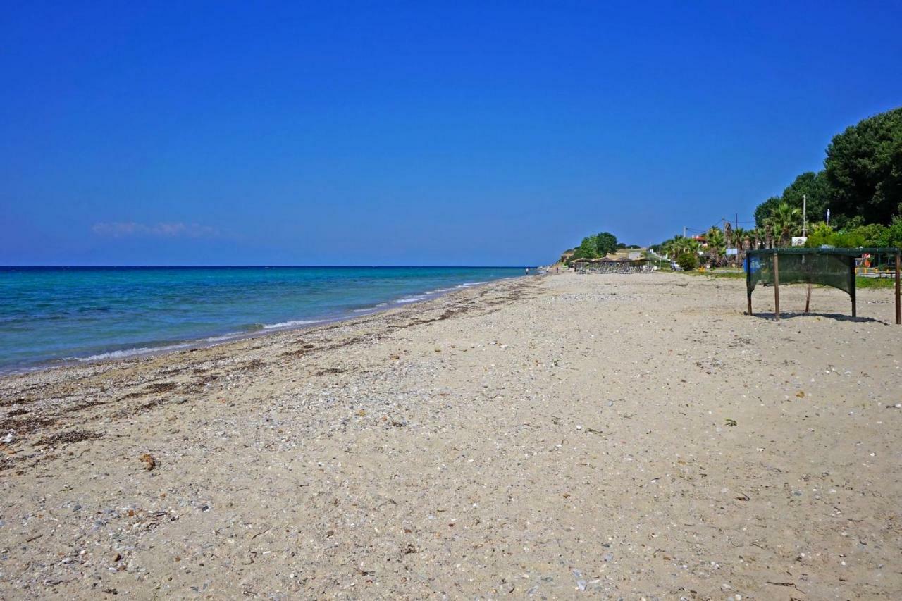 Villa Fofo - Beautiful Sea Front Villa With 650M2 Garden Nea Kallikrateia Εξωτερικό φωτογραφία